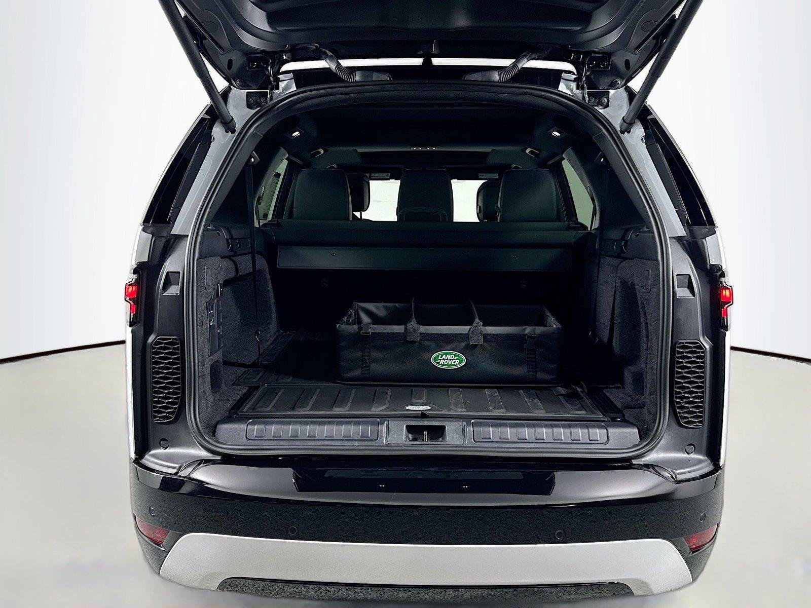 Certified 2025 Land Rover Discovery Dynamic SE AWD/4WD image 28