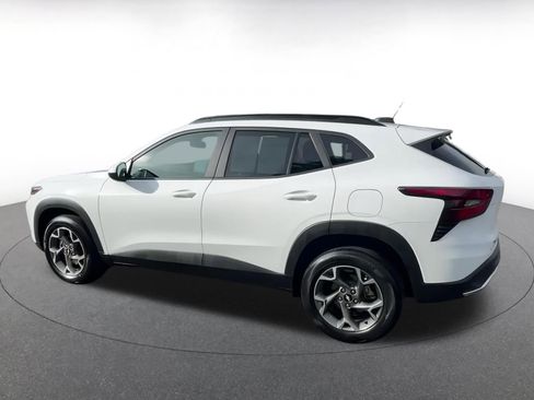 Used 2025 Chevrolet Trax LT image 10