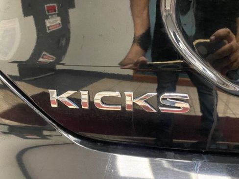 Used 2022 Nissan Kicks S FWD image 13