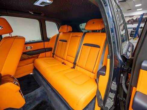Used 2025 Rolls-Royce Cullinan AWD/4WD image 16
