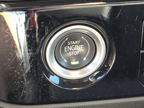 Used 2022 Chevrolet Silverado 1500 LT AWD/4WD image 9