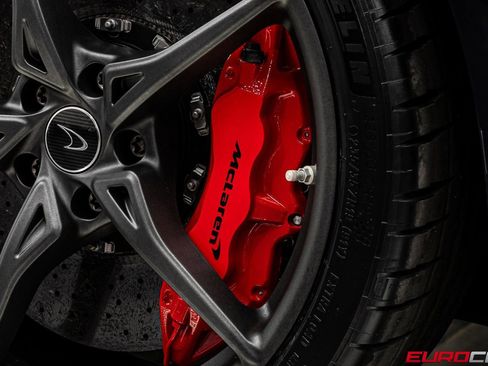 Used 2016 McLaren 675LT Spider image 32