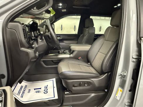 Used 2025 Chevrolet Silverado 2500 ZR2 w/ Technology Package image 10