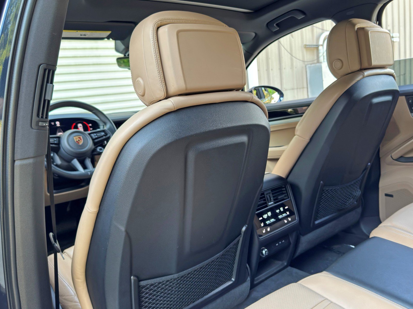 Used 2024 Porsche Cayenne AWD/4WD image 38