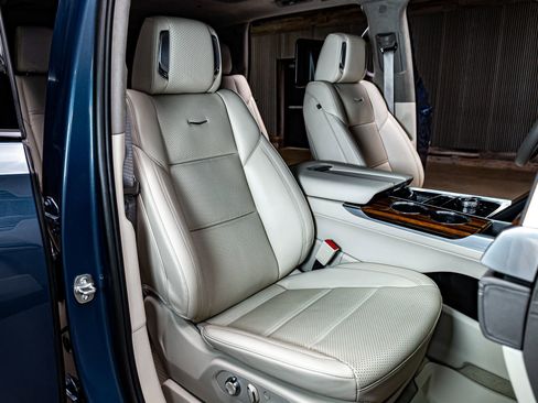 Used 2025 Cadillac Escalade Sport Platinum w/ LPO, Floor Liner Package image 29