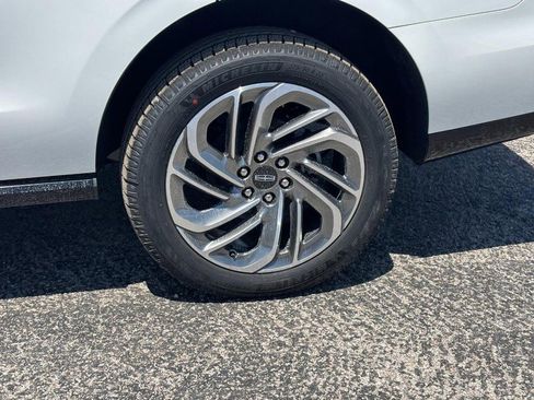 New 2026 Lincoln Navigator Reserve AWD/4WD image 9