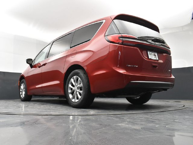 New 2026 Chrysler Pacifica Select AWD/4WD image 22