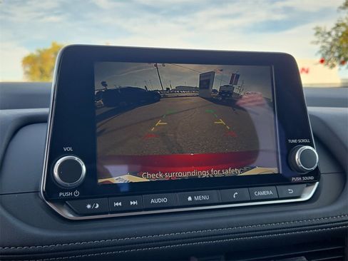 Used 2025 Nissan Rogue S image 23