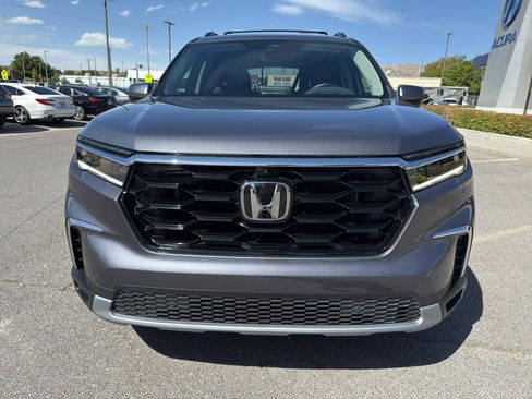 Used 2025 Honda Pilot Elite image 2