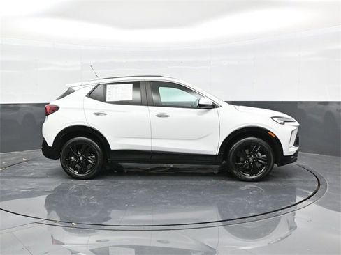 Used 2024 Buick Encore GX Sport Touring image 8