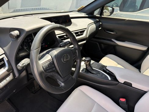 Used 2020 Lexus UX 200 w/ Premium Package FWD image 9