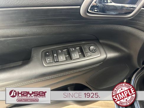 Used 2021 Jeep Grand Cherokee Freedom Edition AWD/4WD image 11