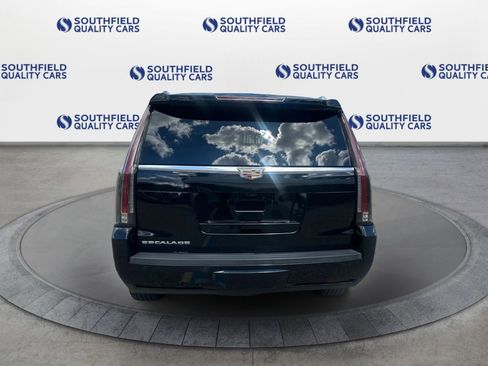 Used 2018 Cadillac Escalade Luxury image 5