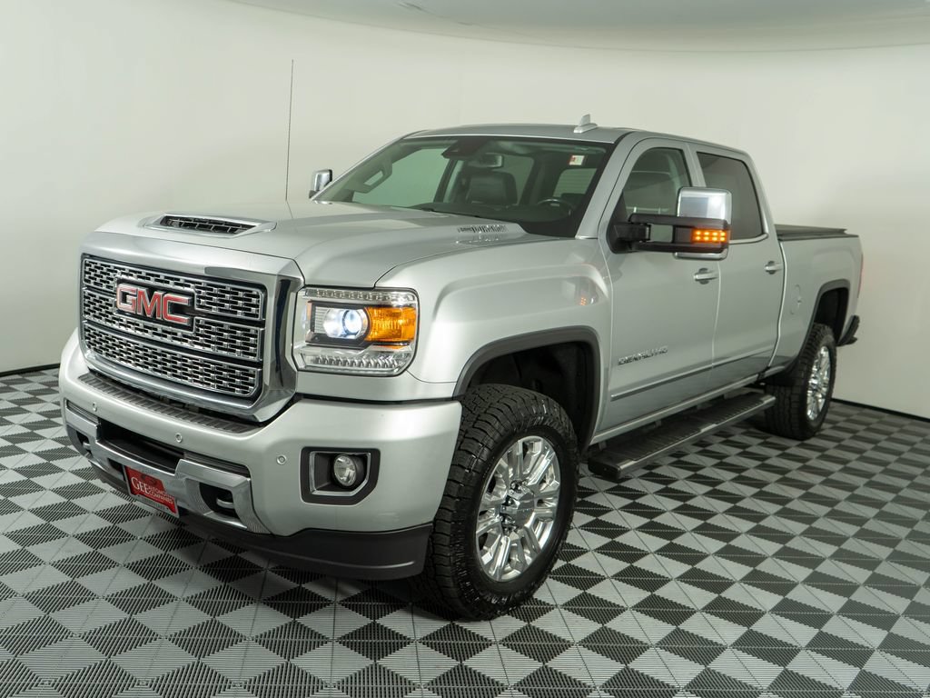Used 2018 GMC Sierra 2500 Denali w/ Duramax Plus Package AWD/4WD image 3