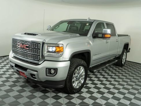 Used 2018 GMC Sierra 2500 Denali w/ Duramax Plus Package AWD/4WD image 3