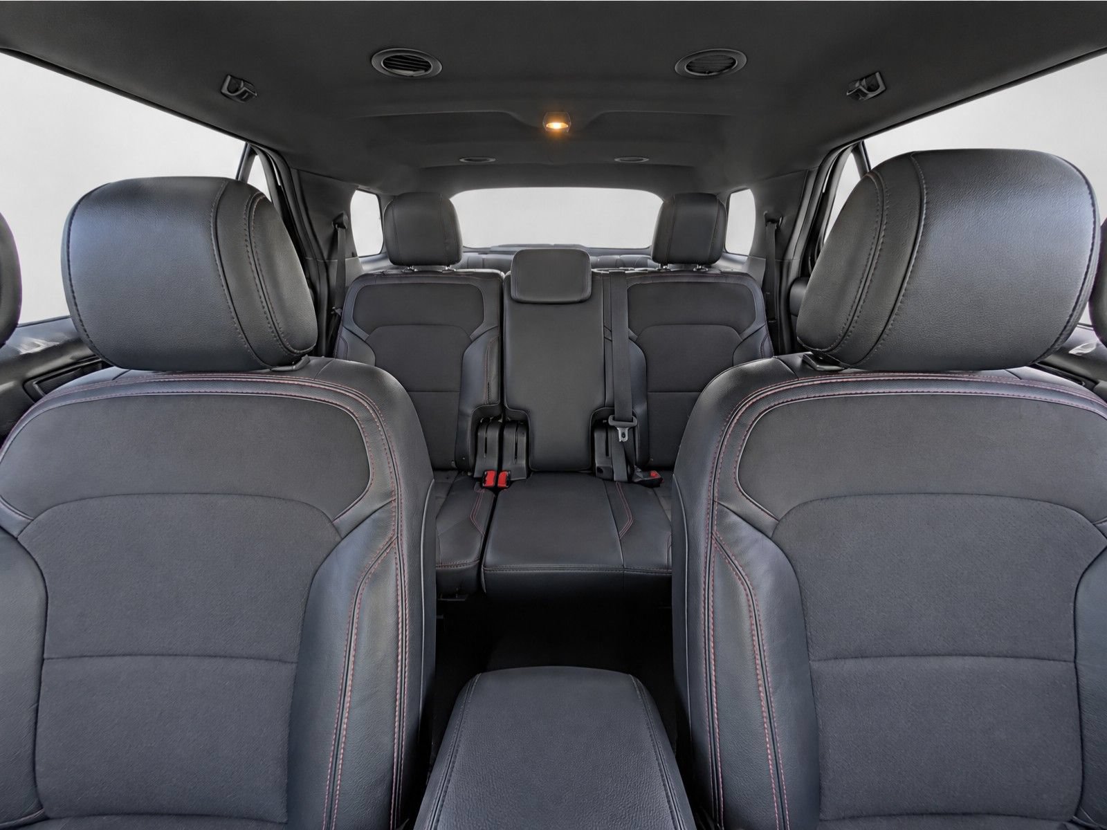 Used 2018 Ford Explorer XLT w/ Equipment Group 202A FWD image 16