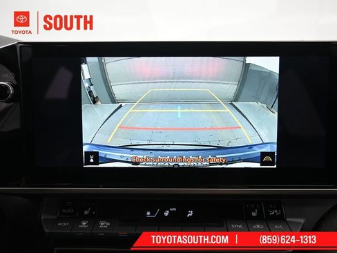 Used 2025 Toyota Camry XLE image 18