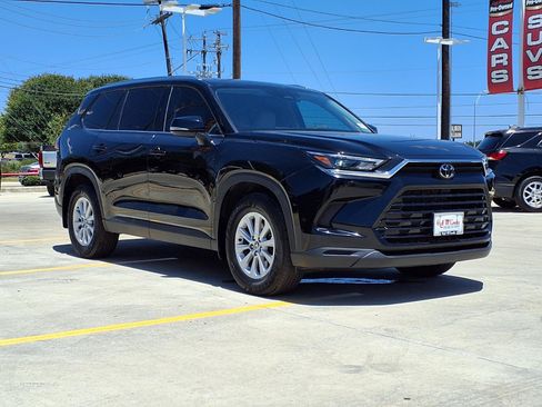 Used 2024 Toyota Grand Highlander AWD image 3