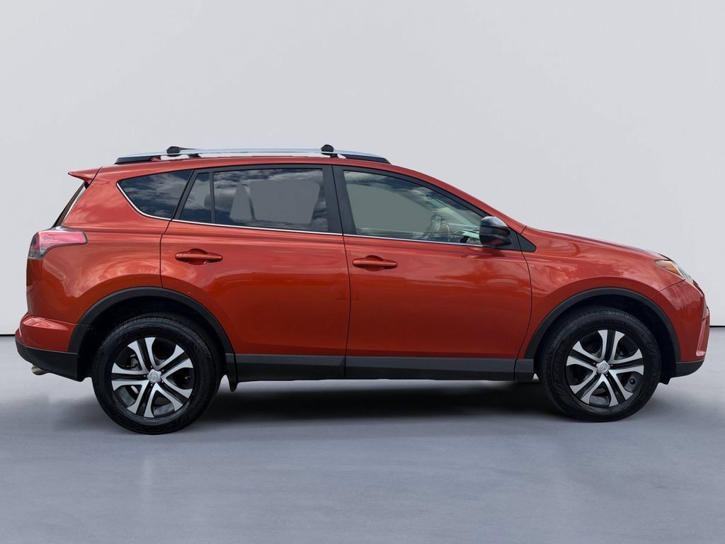 Used 2016 Toyota RAV4 LE AWD/4WD image 2