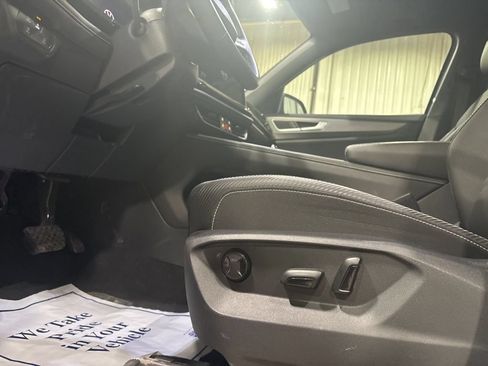 Used 2025 Volkswagen Atlas Cross Sport SE AWD/4WD image 22