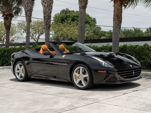 Used 2015 Ferrari California T RWD image 10