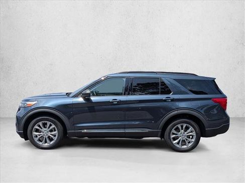 Used 2024 Ford Explorer XLT w/ Equipment Group 202A AWD/4WD image 9
