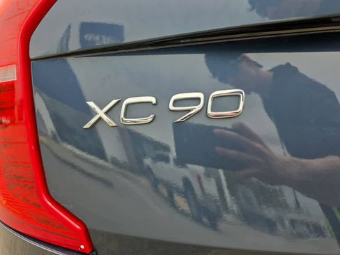 Used 2021 Volvo XC90 T6 Momentum w/ Climate Package AWD/4WD image 9