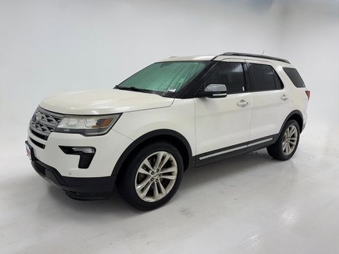 Used 2019 Ford Explorer XLT w/ Equipment Group 202A image 5