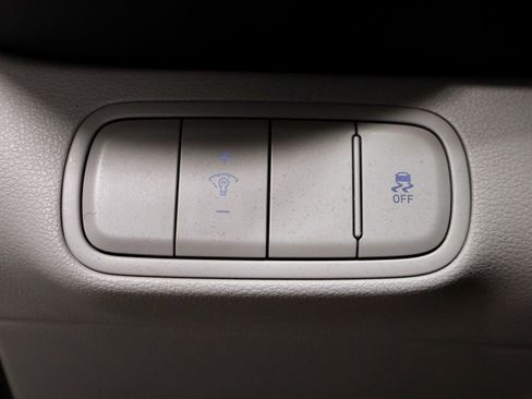 Used 2025 Hyundai Venue SEL FWD image 26