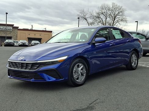 New 2026 Hyundai Elantra SE image 2