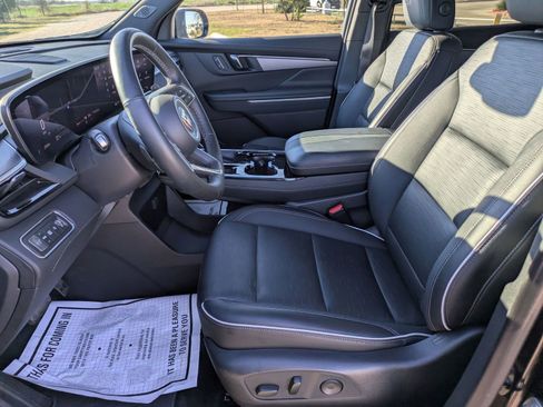 Used 2025 Buick Enclave Sport Touring image 10