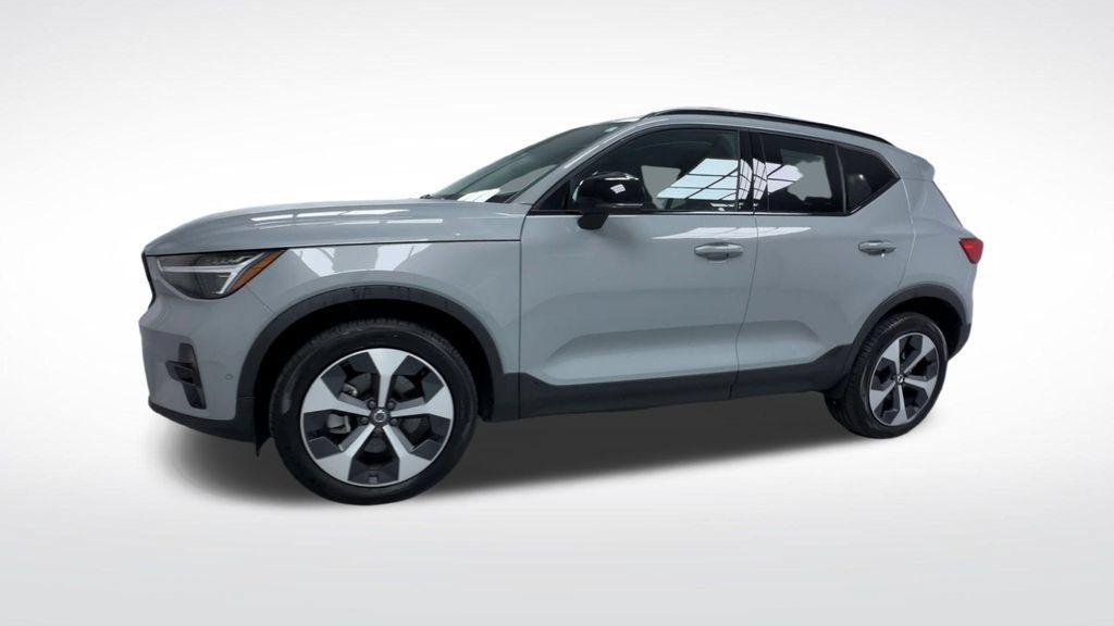 Used 2026 Volvo XC40 B5 Plus w/ Protection Package Premier AWD/4WD image 4
