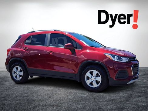 Certified 2022 Chevrolet Trax LT w/ LT Convenience Package FWD image 1