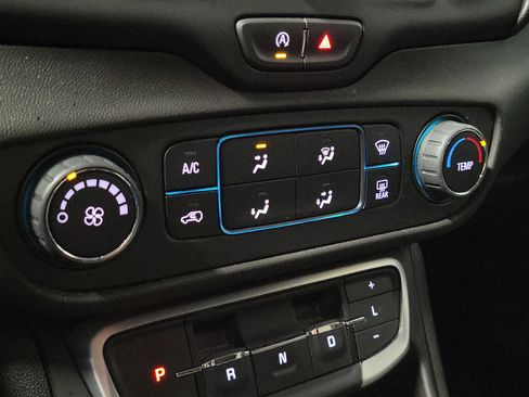 Used 2024 GMC Terrain SLE image 32