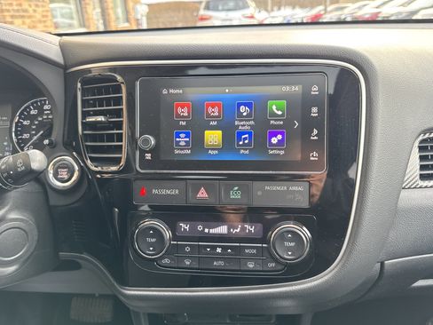 Used 2018 Mitsubishi Outlander SE image 17