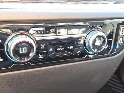 New 2026 GMC Sierra 1500 SLE w/ Preferred Package image 17