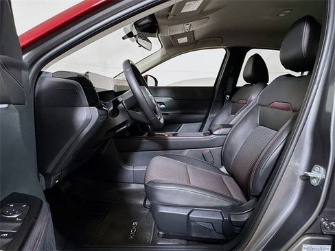 Used 2025 Nissan Kicks SR image 17