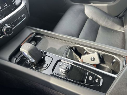 Certified 2022 Volvo S60 B5 Momentum w/ Premium Package image 29