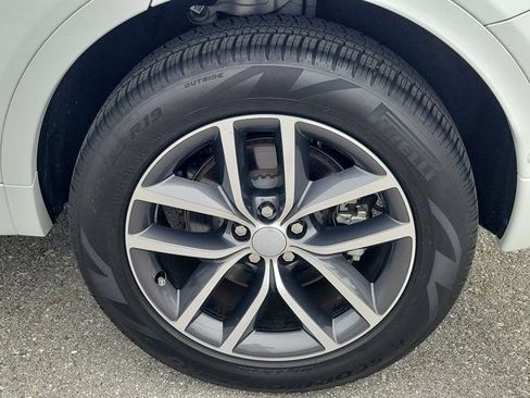 Used 2025 Land Rover Discovery Sport S image 11