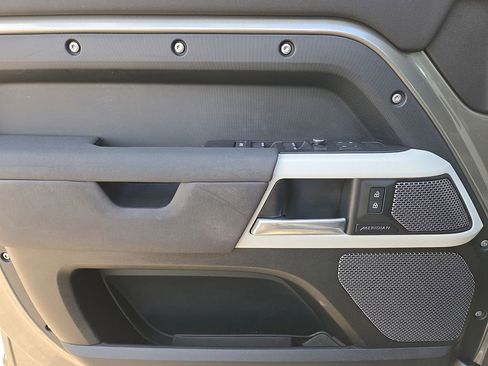 Used 2021 Land Rover Defender 110 SE image 20