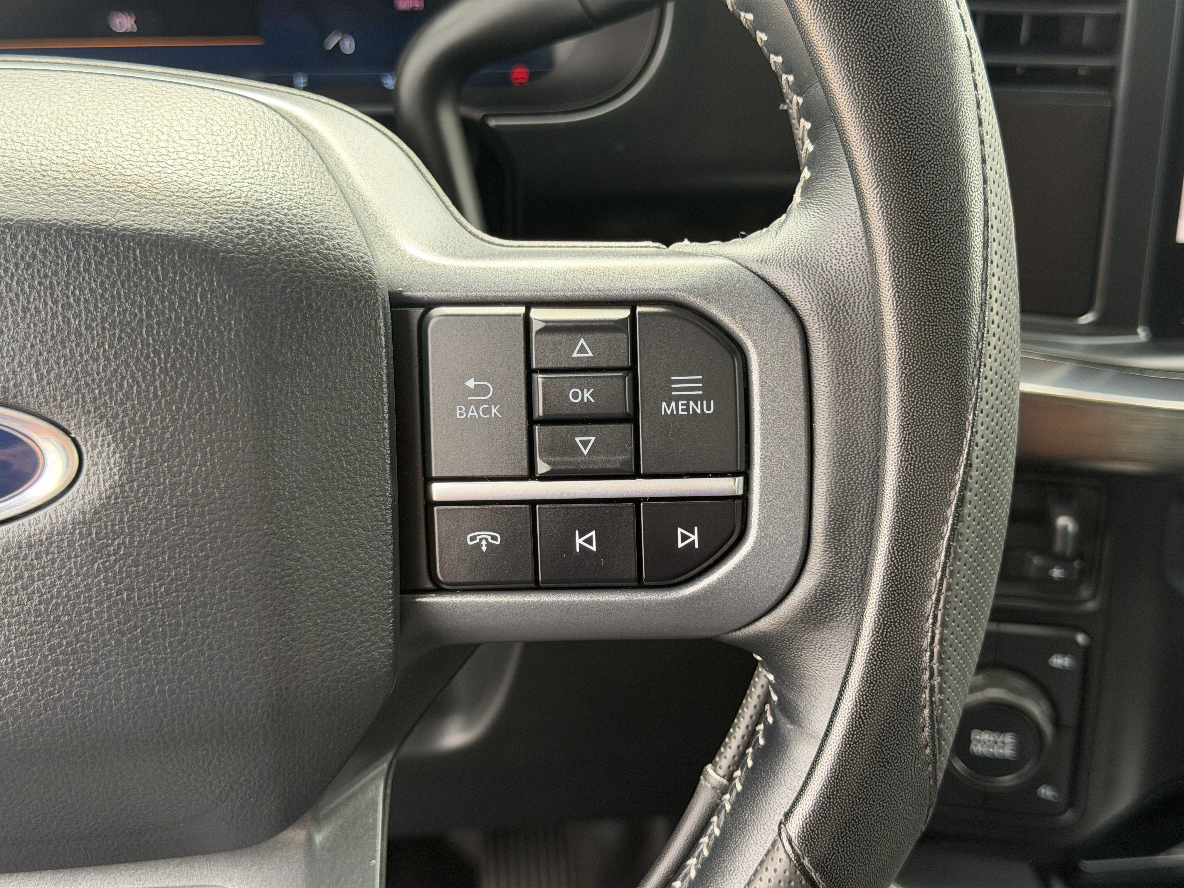 Used 2024 Ford F350 Lariat w/ Black Appearance Package AWD/4WD image 31