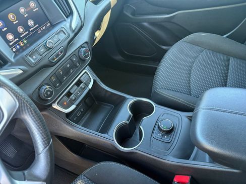 Used 2024 GMC Terrain SLE FWD image 41