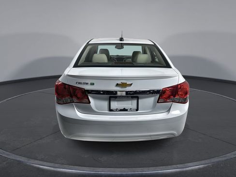 Used 2015 Chevrolet Cruze Diesel w/ Sun And Sound Package FWD image 7