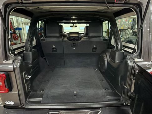 Used 2021 Jeep Wrangler Unlimited Sahara image 26