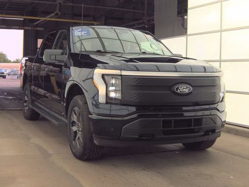 Used 2025 Ford F150 Lightning Flash AWD/4WD image 4