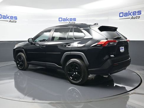 Used 2021 Toyota RAV4 LE image 6