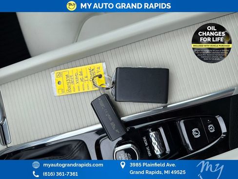 Used 2019 Volvo XC60 T6 Momentum w/ Protection Package Premier AWD/4WD image 35