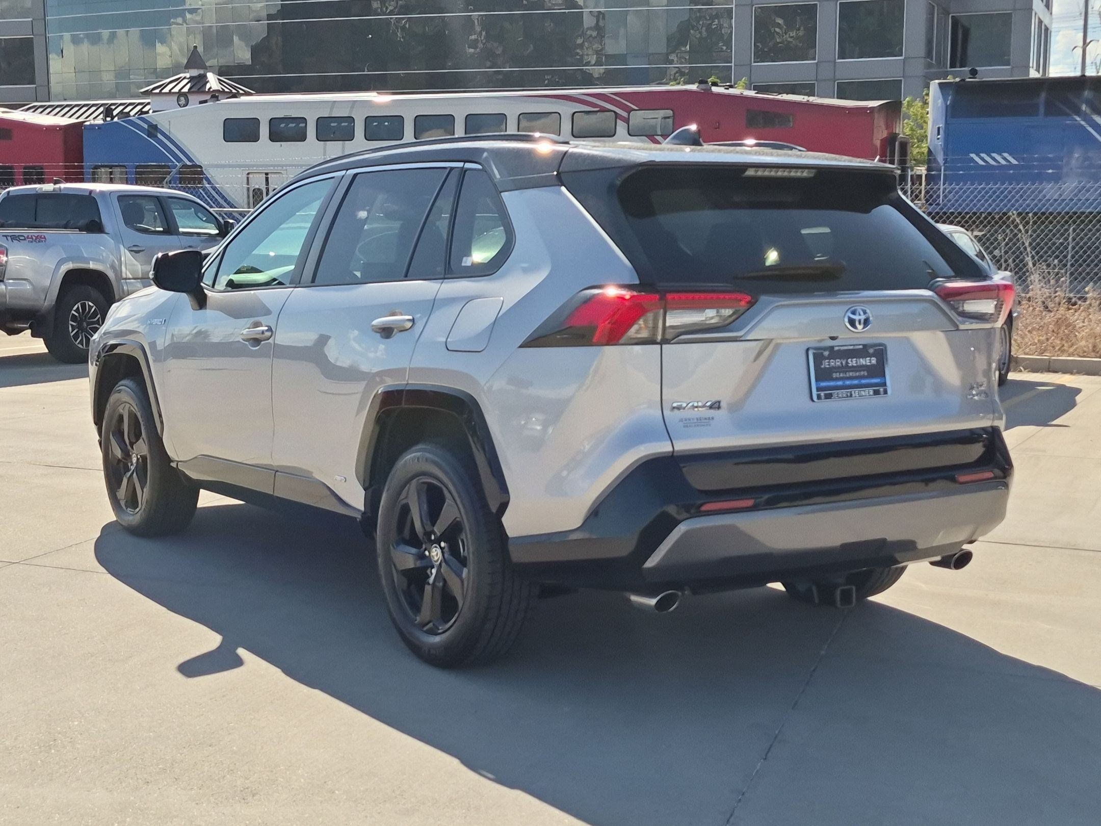 Used 2021 Toyota RAV4 XSE AWD/4WD image 4