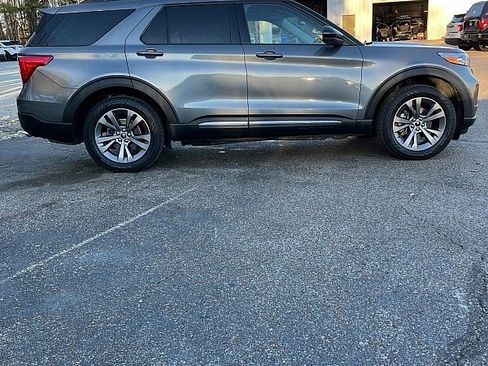 Used 2022 Ford Explorer XLT w/ Equipment Group 202A image 8