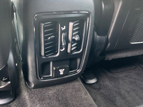 Used 2015 Jeep Grand Cherokee Altitude AWD/4WD image 19